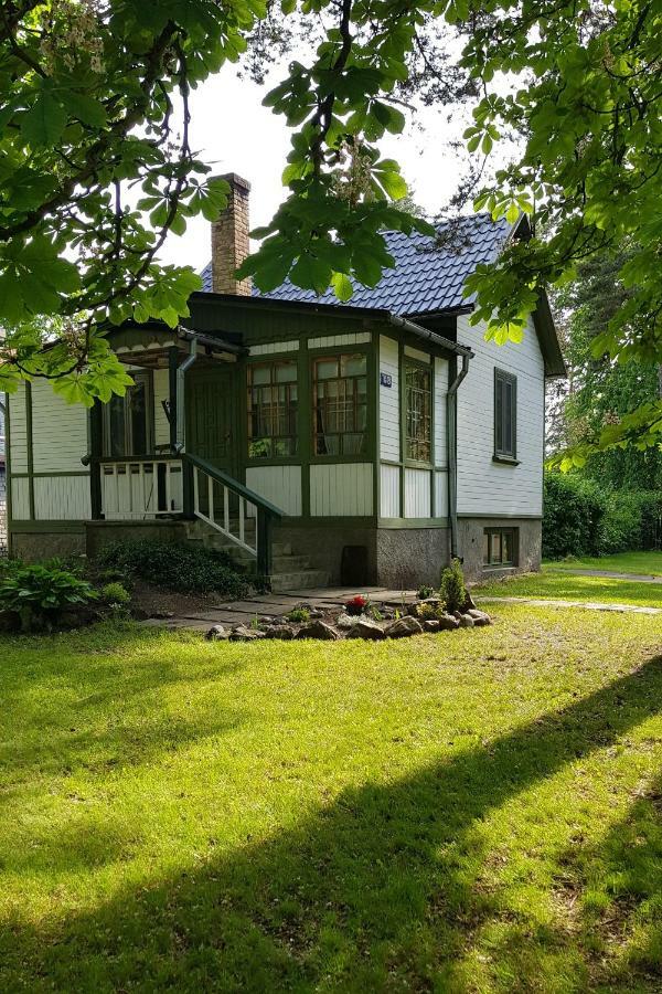 Mini-house with garden in Jurmala Villa Buitenkant foto