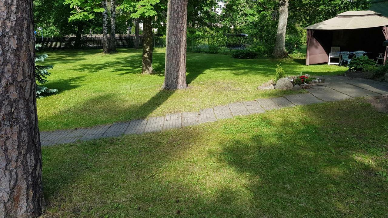 Mini-house with garden in Jurmala Villa Buitenkant foto