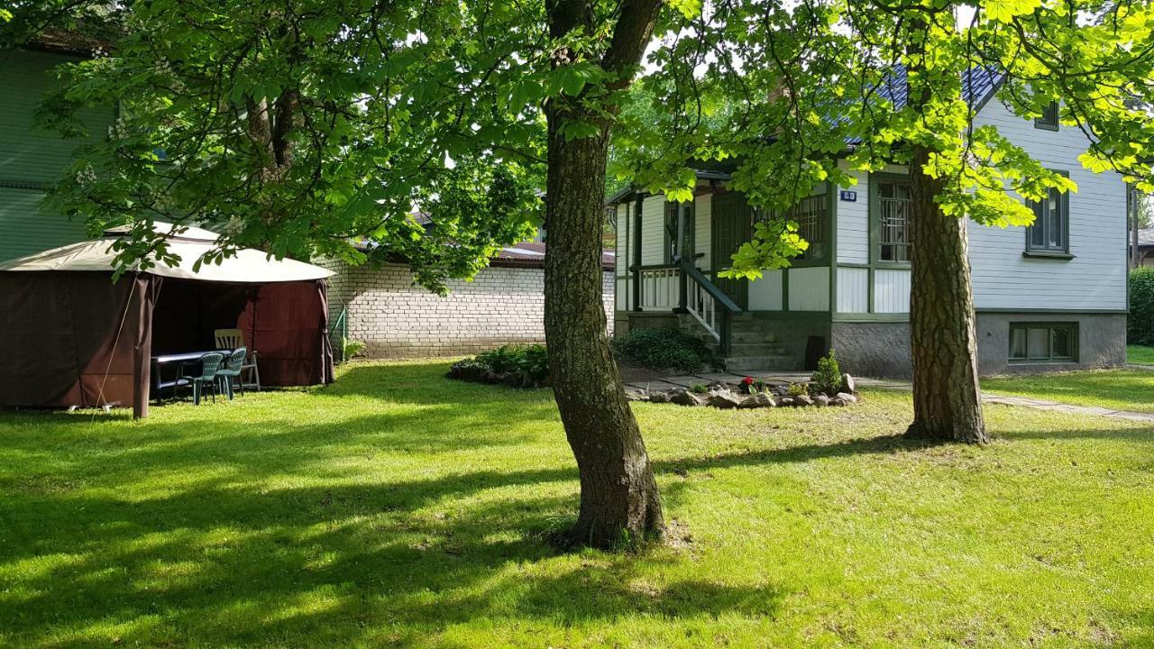 Mini-house with garden in Jurmala Villa Buitenkant foto